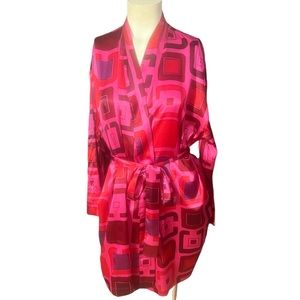 Victoria’s Secret pink robe one size